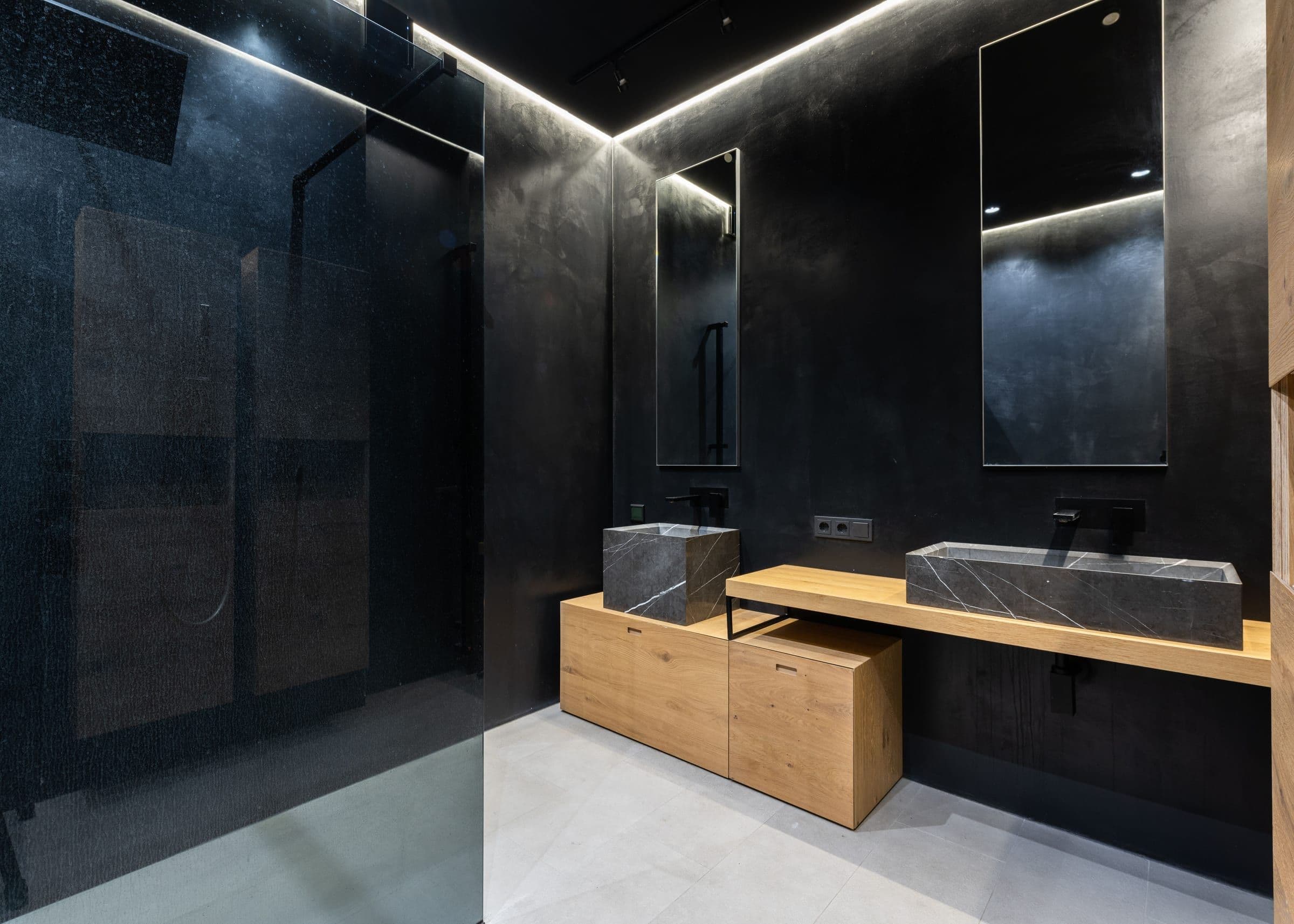 A luxury kitchen and bath interior fitted by THH Living